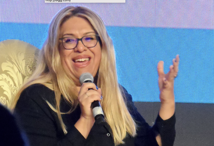 The Internet Goes Insane After Dr. Jill Presents Women Of Courage Award To A Biological Male Alba Rueda