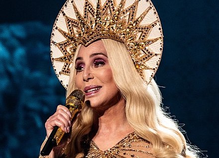 Cher Threatens To Leave US If Trump Elected… For The Second Time Cher