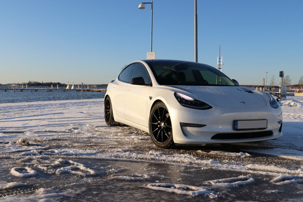 The Internet Dunks On EVs After Cold Front Turns Charging Stations Into ‘Car Graveyards’ Tesla Graveyard